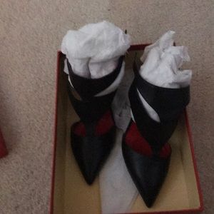 Cut-Out leather pumps